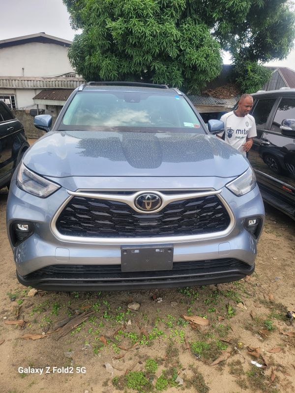 Main image of 2022 Toyota Highlander xle